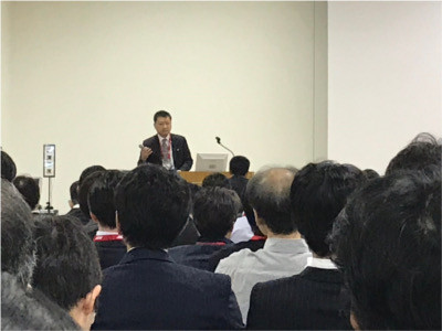 第26回日本消化器関連学会週間（JDDW 2018)にて登壇中の様子。
