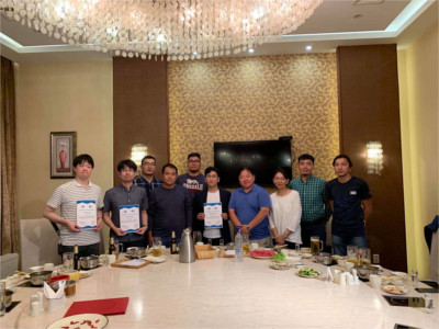 モンゴルハンズオンセミナーで戴いた感謝状と共に撮影した記念写真。