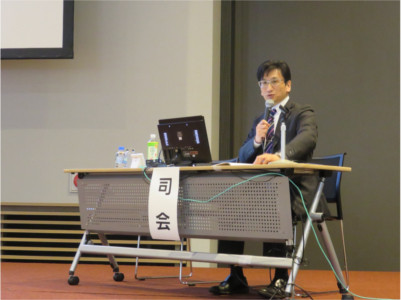 第31回日本消化器内視鏡学会東北セミナー会場にて登壇中の様子。