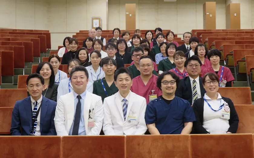 スタッフの集合写真。