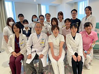画像：外来化学療法センターのスタッフ一同。