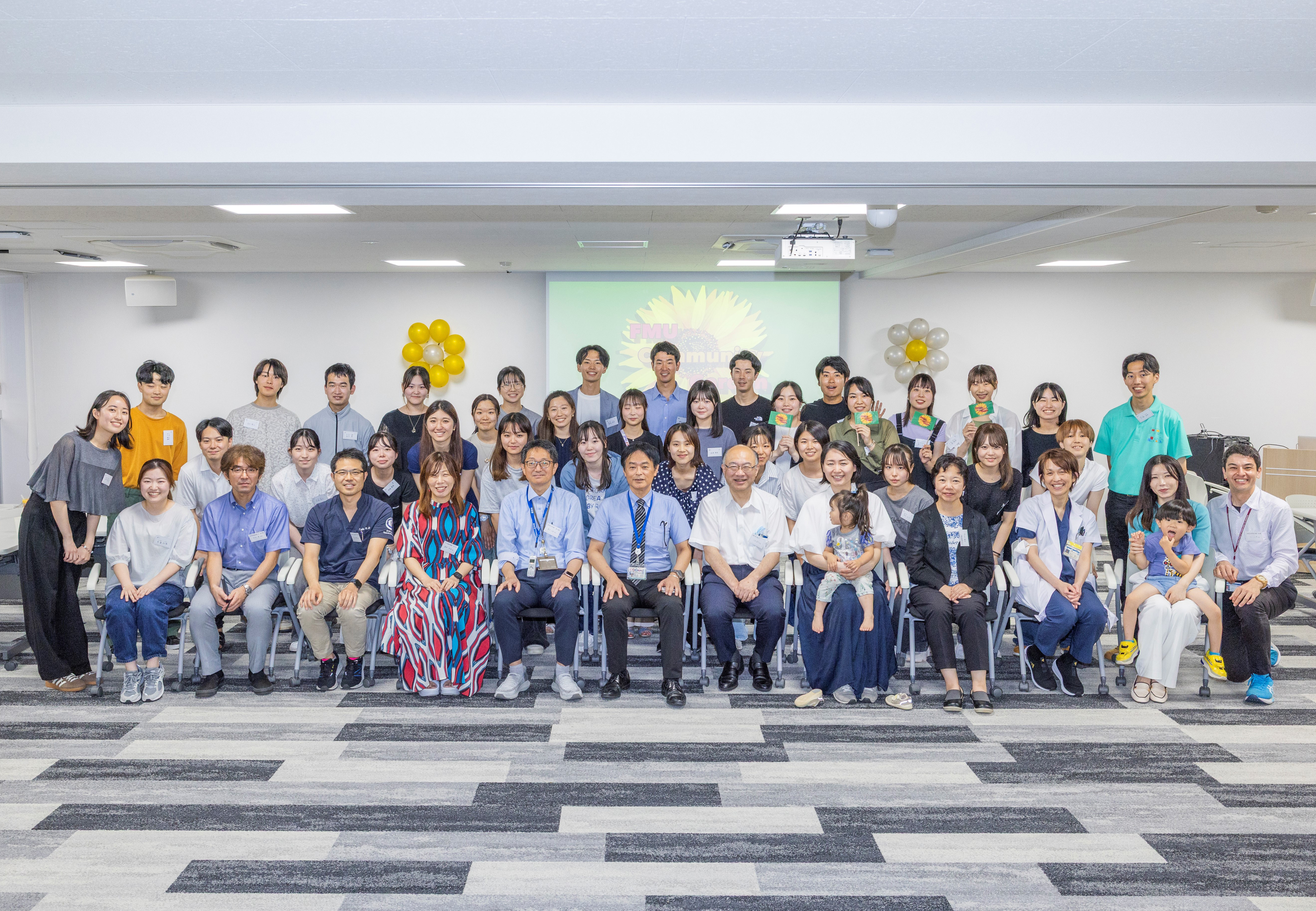 「FMU Community Garden」参加者の集合写真