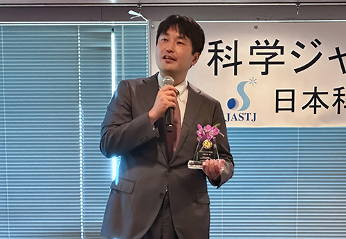 謝辞を述べる坪倉主任教授