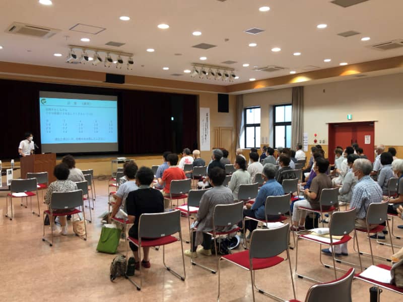 健康寿命を延ばすための講演会が大玉村で開催され、多くの参加者が集まっている様子。