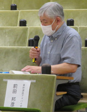 公立置賜総合病院 臨床検査部長・輸血部長・病理科科長の前田 邦彦氏が講義をしている様子