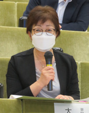 大和自動車交通株式会社 代表取締役社長の大村 雅恵氏が講義をしている様子