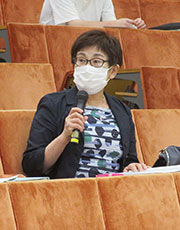 福島県看護協会 会長の佐藤博子が講義をしている様子