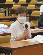 大和自動車交通株式会社 代表取締役社長の大村雅恵氏が講義をしている様子