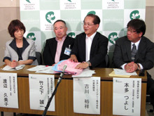 「健診用パンツ」販売開始 記者発表の様子