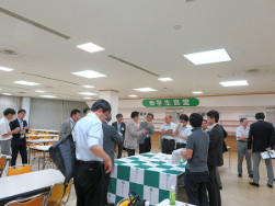 談話や交流を行っている様子