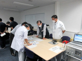 医療関係者が議論している様子