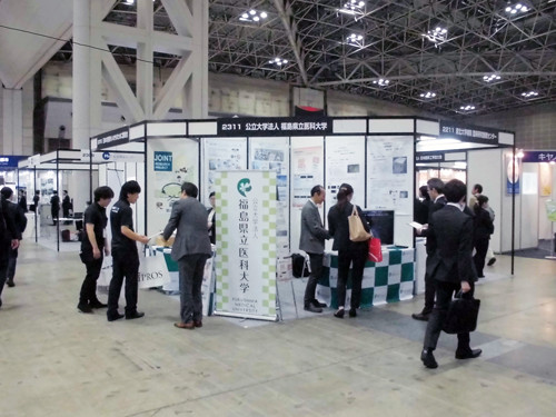 本学出展ブースの様子