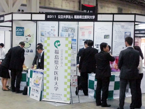 本学出展ブースの様子