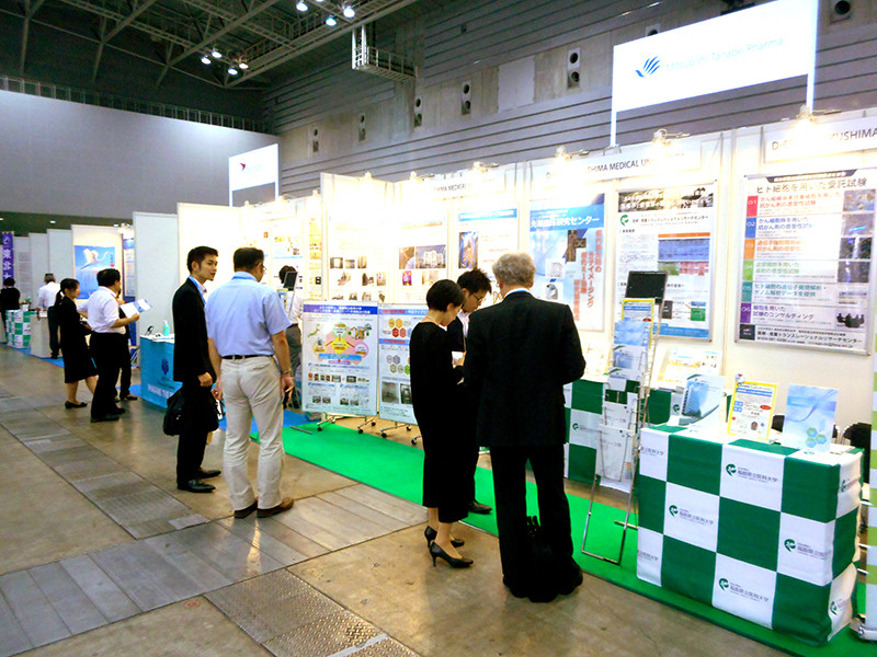 福島県立医科大学の展示ブース前の様子