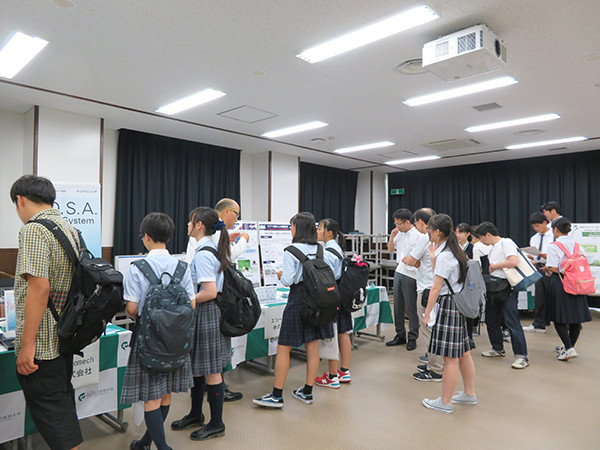 産学連携事例展示会の様子