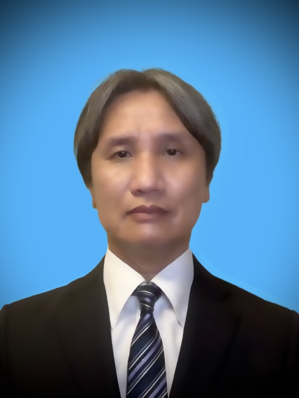生化学講座の苅谷慶喜准教授のポートレート。スーツを着てまじめな表情をしている。