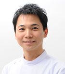 第65回日本東洋医学会学術総会で奨励賞を受賞した鈴木雅雄准教授のポートレート。
