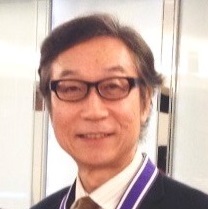 志村清仁教授が眼鏡をかけて微笑んでいるポートレート。福島県立医科大学の先端化学分野に所属。