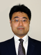 福島県立医科大学の神経精神医学講座の特別研究員、日野瑞城氏のポートレート。