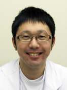 心不全患者に関する研究を行う大学院生の笑顔のポートレート。