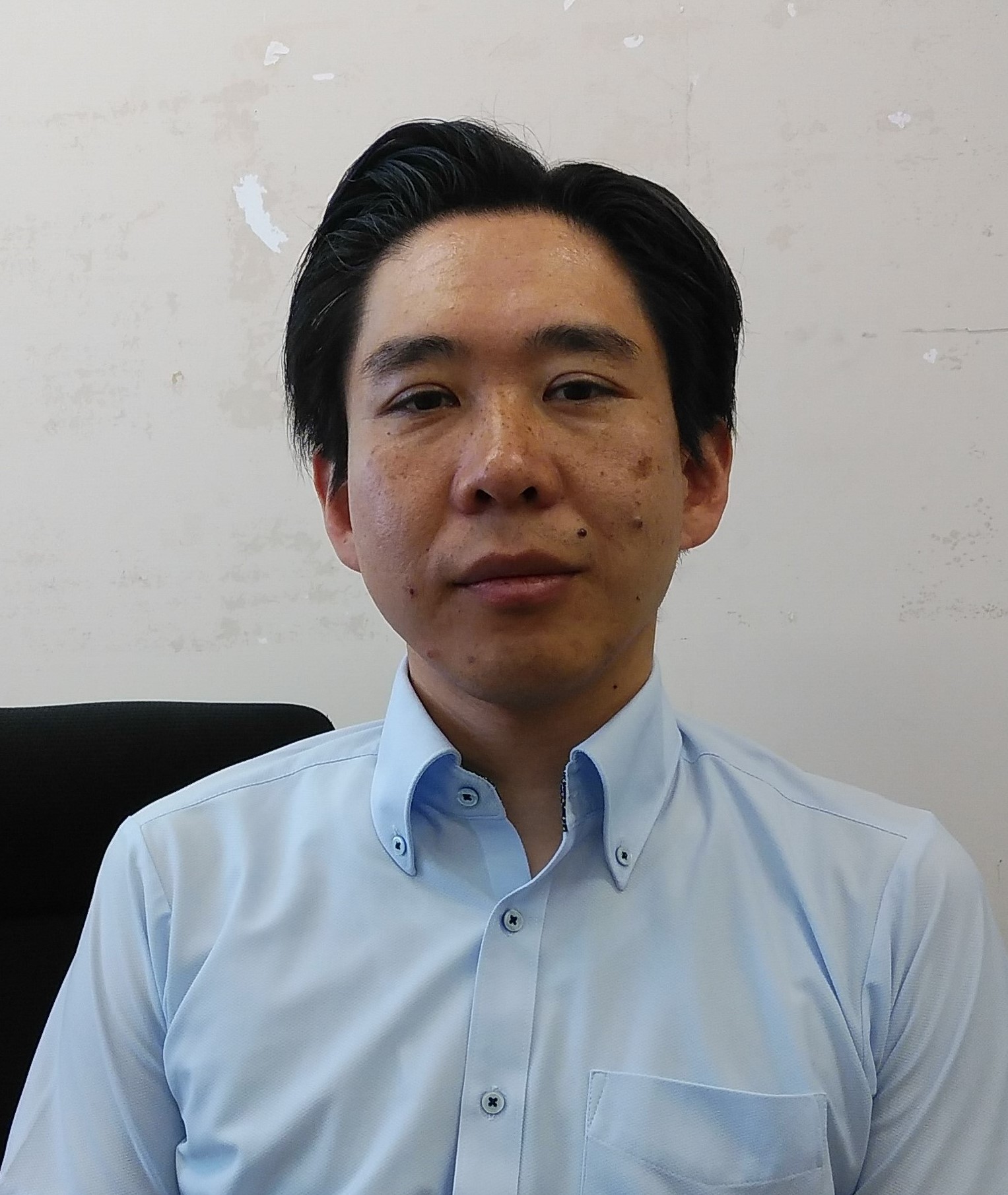 福島県立医科大学の准教授、各務竹康氏のポートレート。