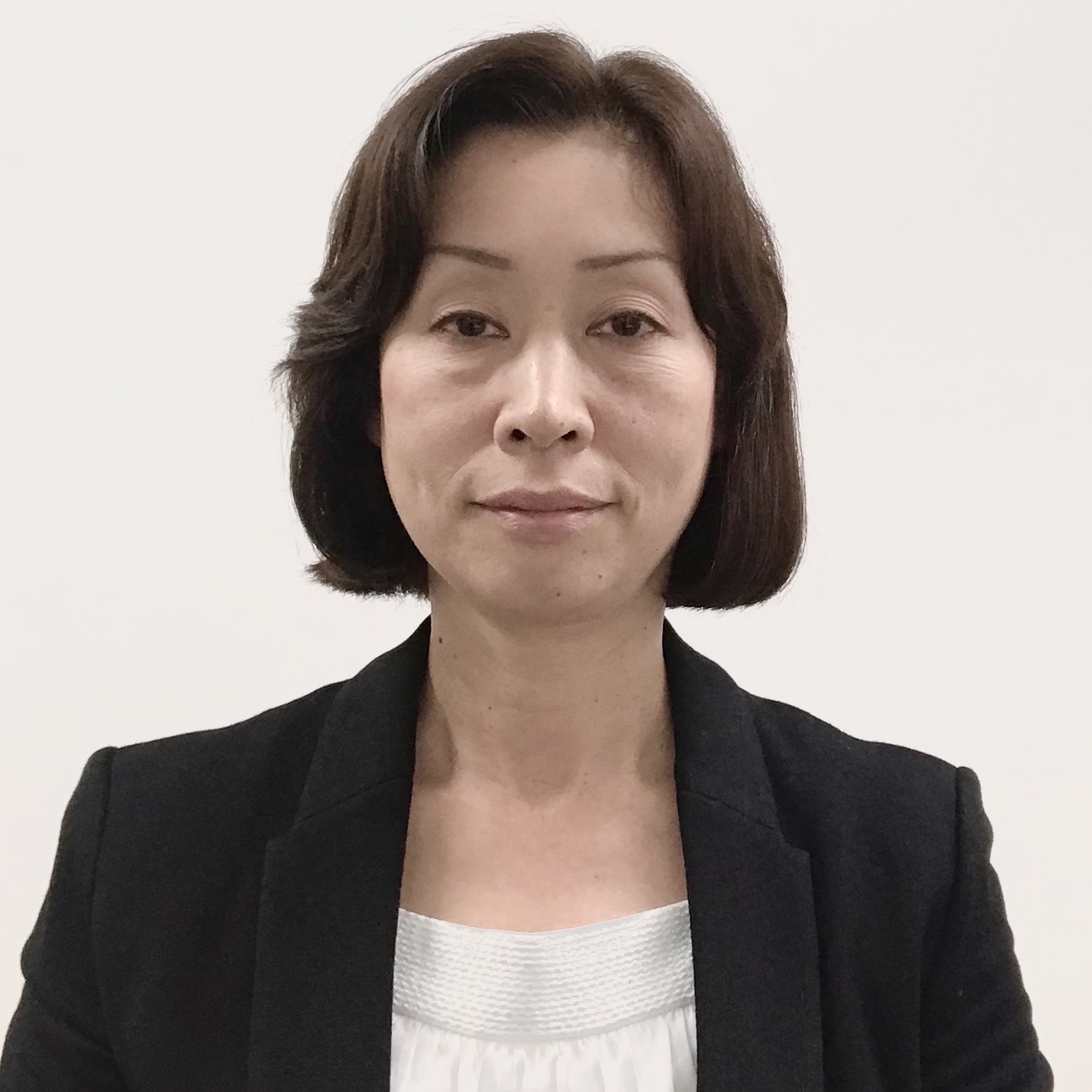 医療分野で活動する高野真澄講師のポートレート写真。