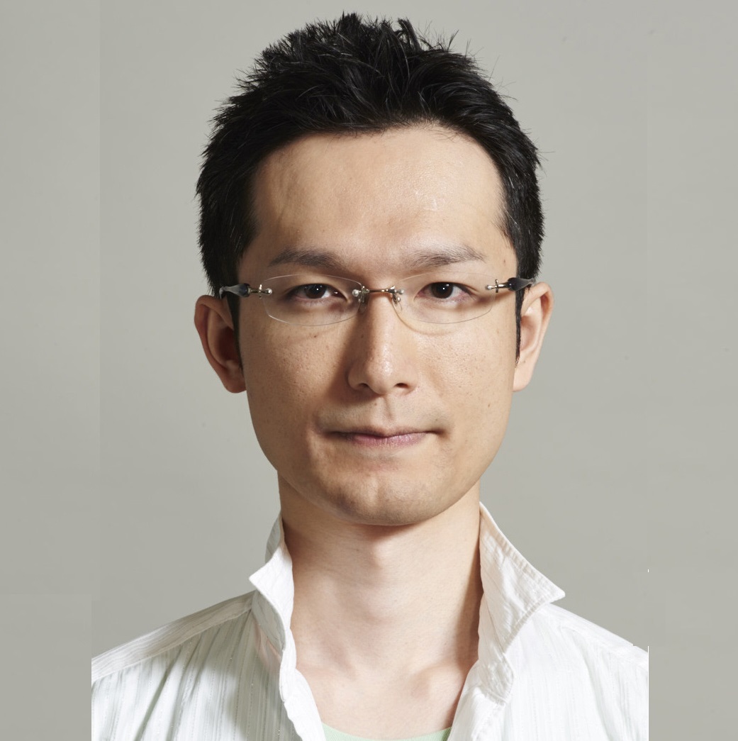 杉本幸太郎講師のポートレート。眼鏡をかけ、白いシャツを着用した男性の写真。