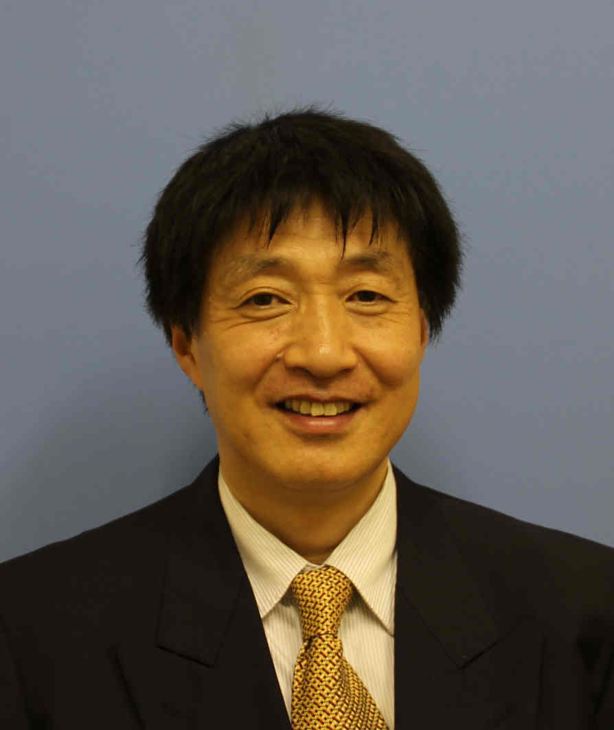 福島県立医科大学の高橋秀人教授が微笑んでいるポートレート。