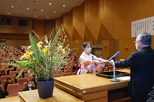 令和4年度学位記授与式の様子2